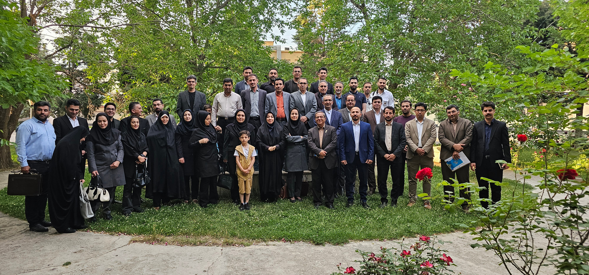 درخشش-روابط-عمومی-مرکز-امام-خمینی-ارومیه-در-روز-ملی-روابط-عمومی-با-دریافت-لوح-تقدیر-از-دانشگاه-علوم-پزشکی