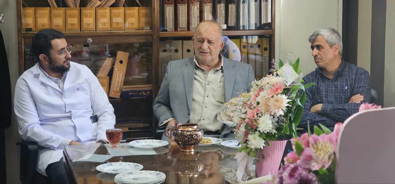 حضور-حاج-نادر-قاضی‌پور-در-روز-پرستار-در-مرکز-آموزشی-درمانی-امام-خمینی-(ره)-ارومیه